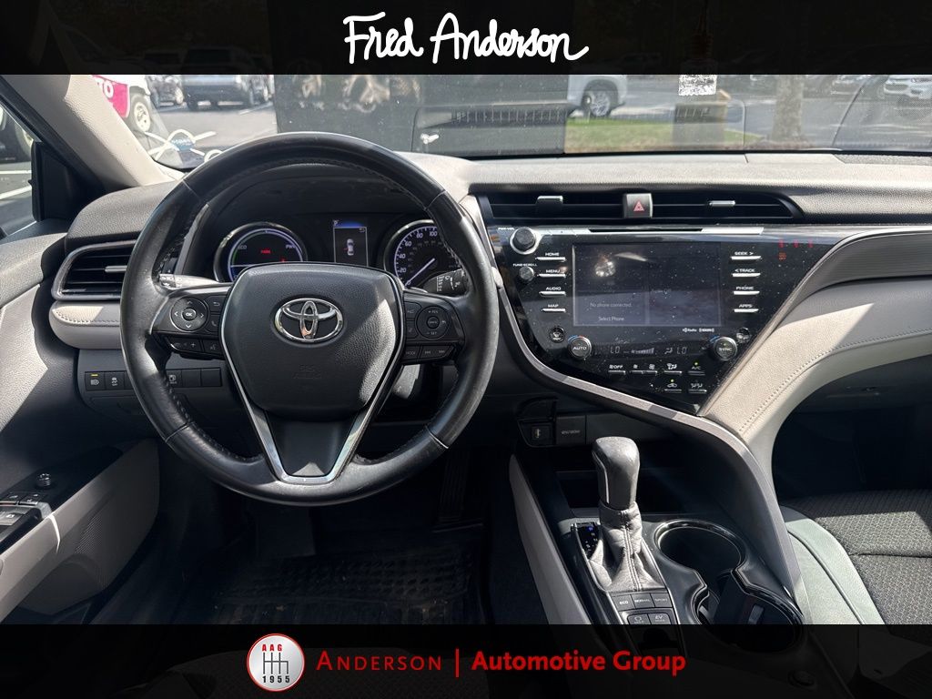 2020 Toyota Camry Hybrid SE photo 2
