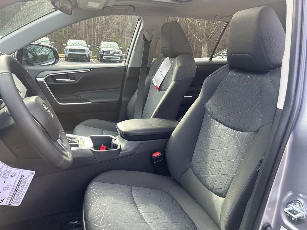 New 2025 Toyota RAV4 XLE SUV