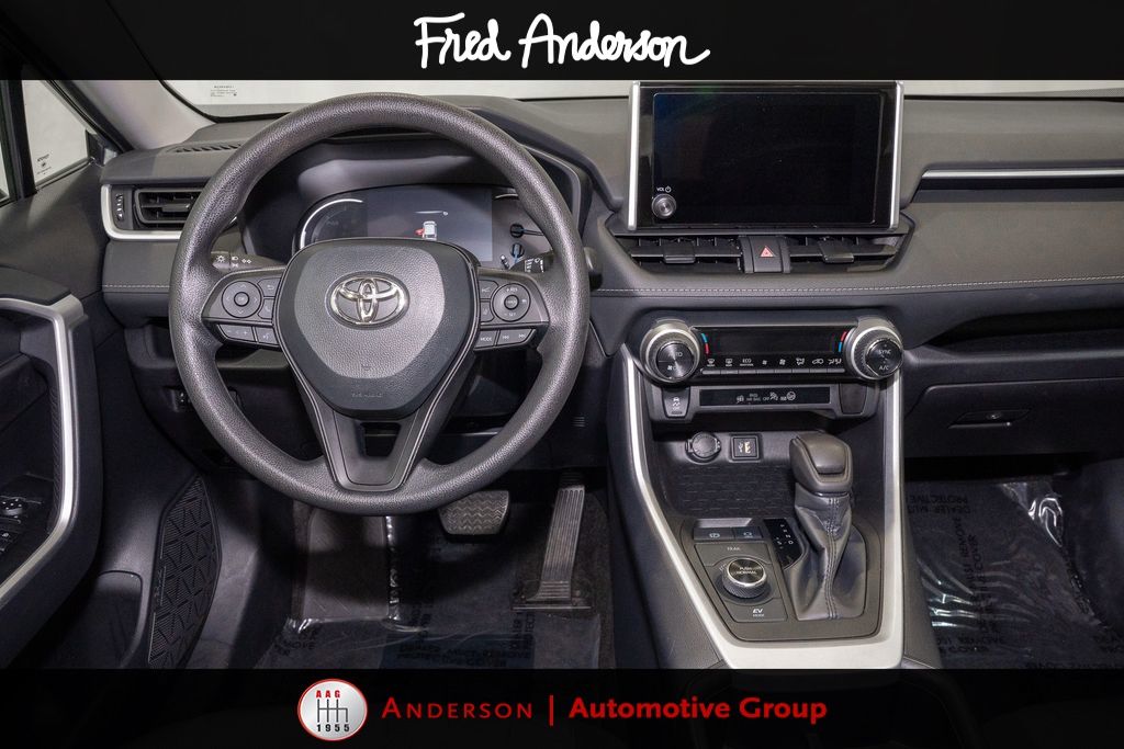 2024 Toyota RAV4 Hybrid XLE photo 2