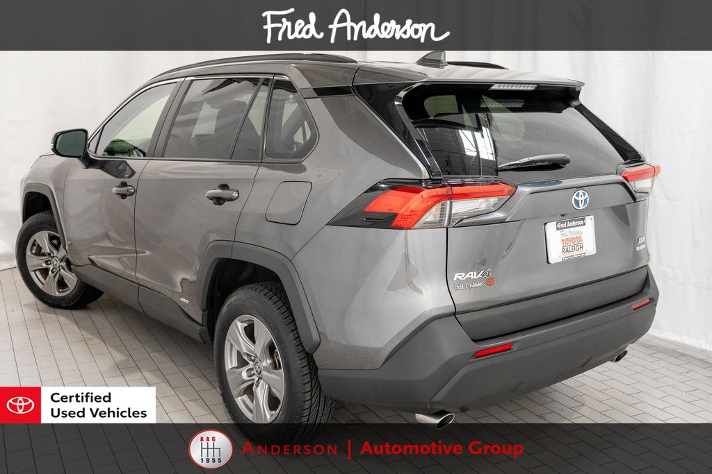2024 Toyota RAV4 Hybrid XLE photo 4