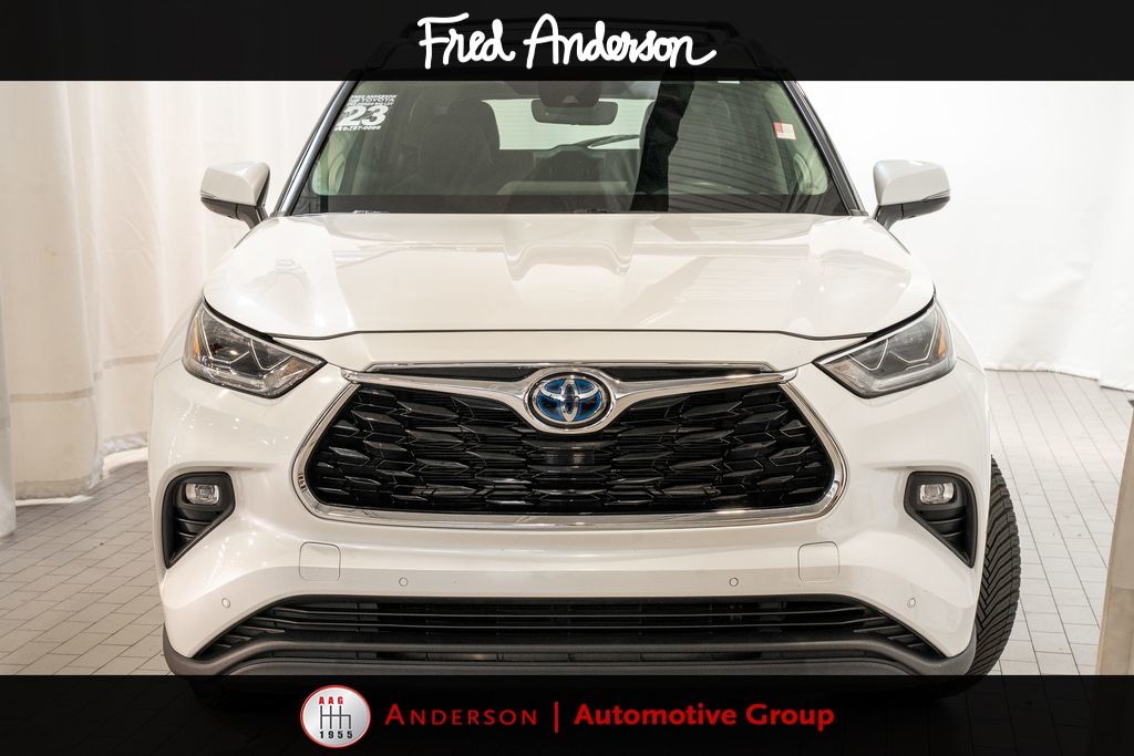 2023 Toyota Highlander Hybrid Limited photo 3