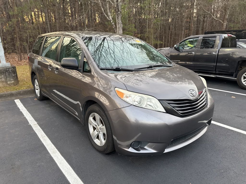 2015 Toyota Sienna L's photo