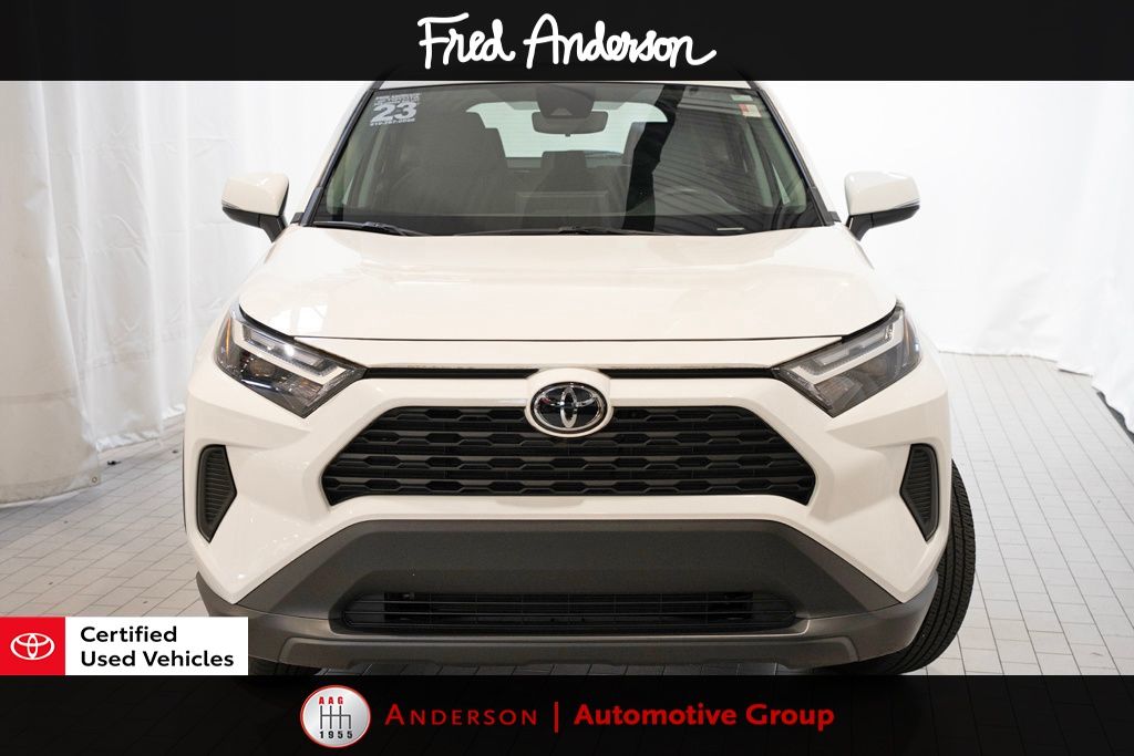 2023 Toyota RAV4 LE photo 3