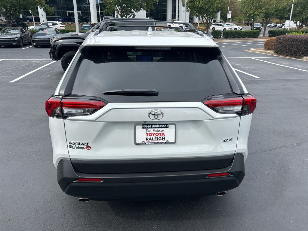 2025 Toyota RAV4 XLE Premium photo 4