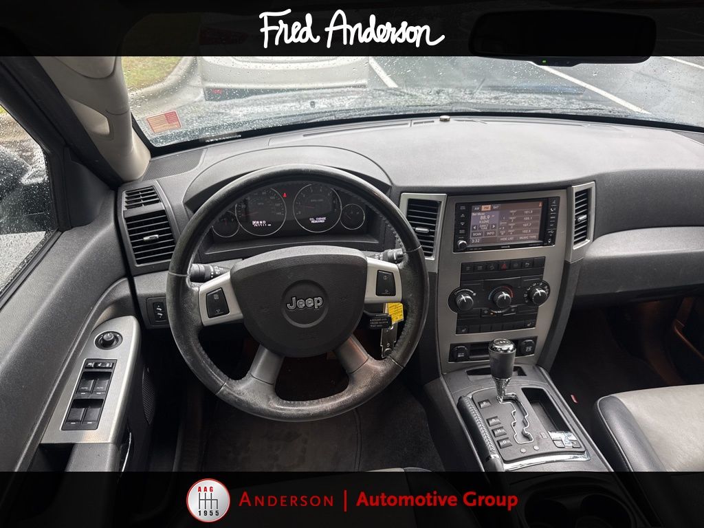 2009 Jeep Grand Cherokee Laredo photo 2