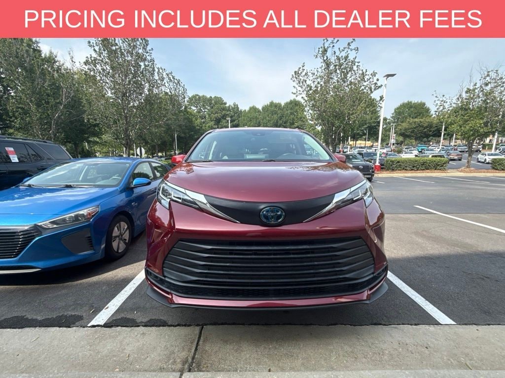 Used 2021 Toyota Sienna LE Minivan/Van