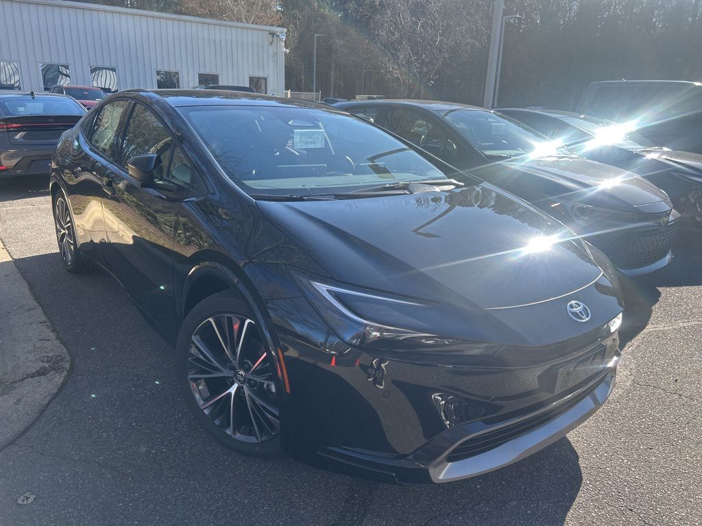 2026 Toyota Prius XLE's photo