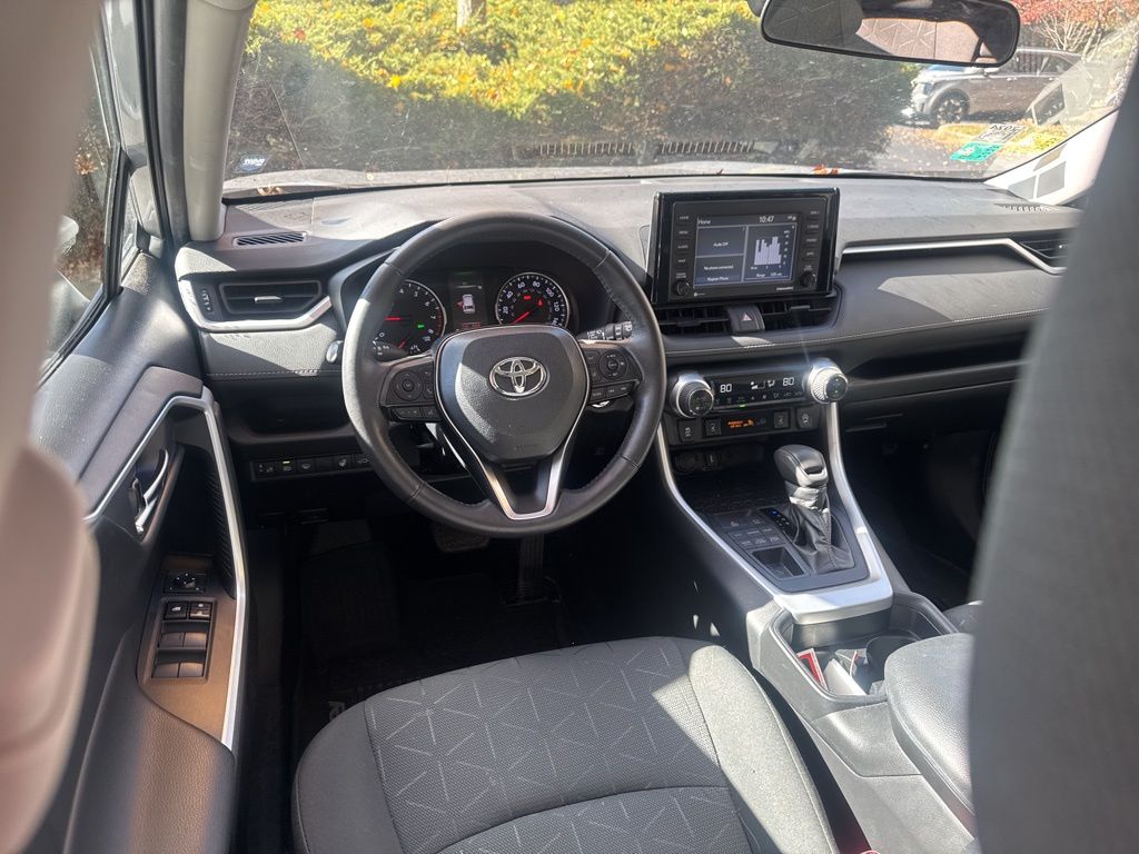 2021 Toyota RAV4 XLE photo 2