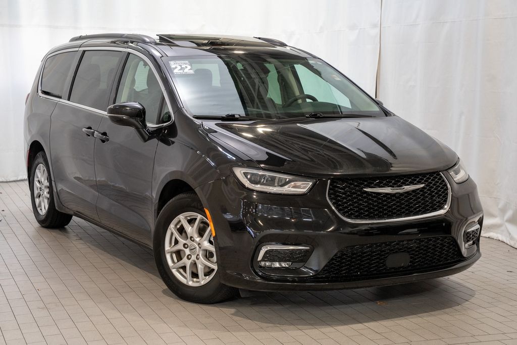 Used 2022 Chrysler Pacifica Touring L Minivan/Van