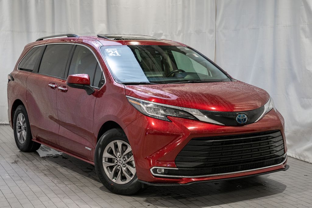 2021 Toyota Sienna XLE