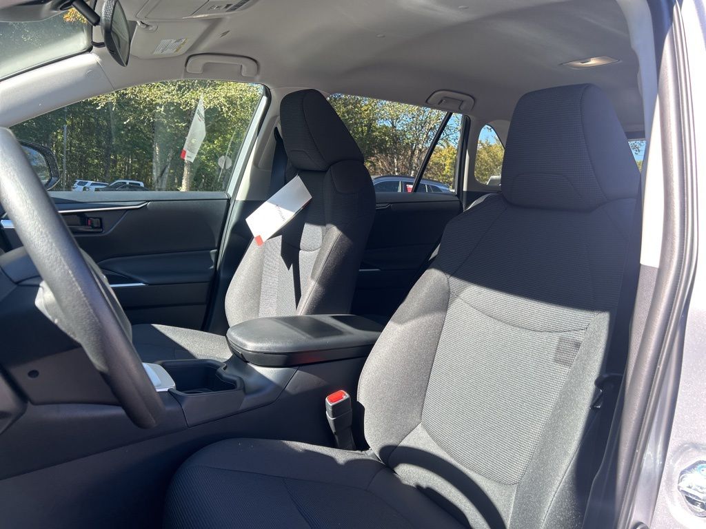 2025 Toyota RAV4 LE photo 3