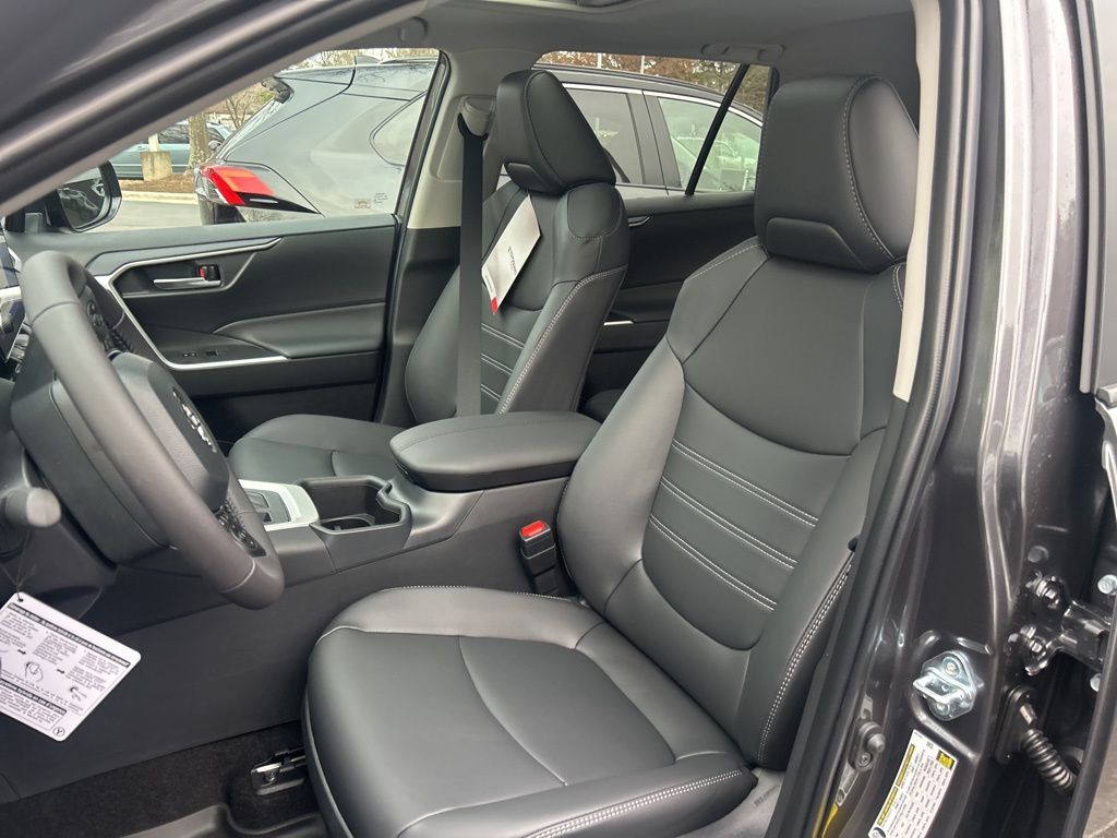 2025 Toyota RAV4 XLE Premium photo 3