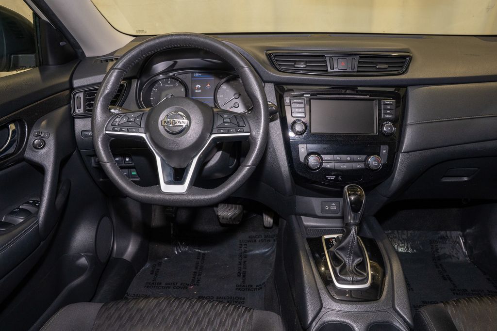 2019 Nissan Rogue SV photo 2