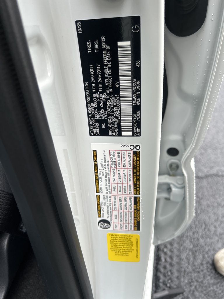 2025 Toyota 4Runner SR5 photo 4