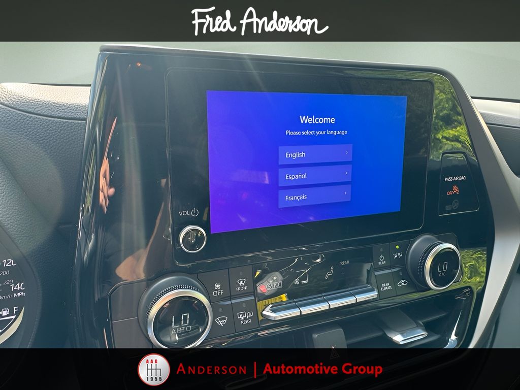 2024 Toyota Highlander LE photo 4