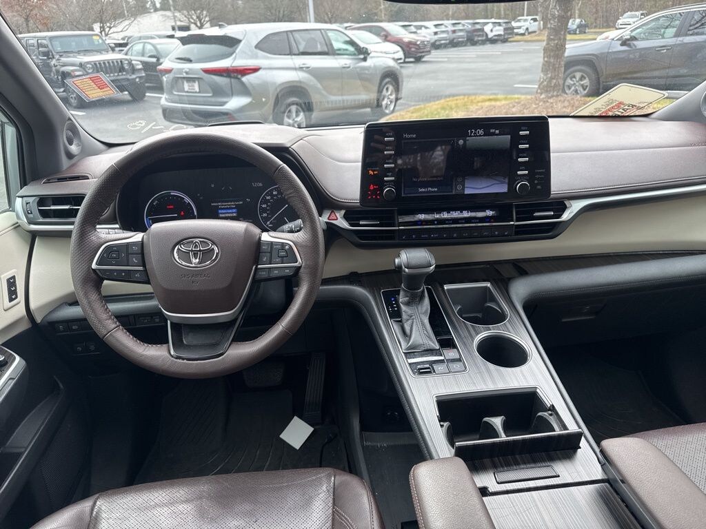 Used 2022 Toyota Sienna Platinum Minivan/Van