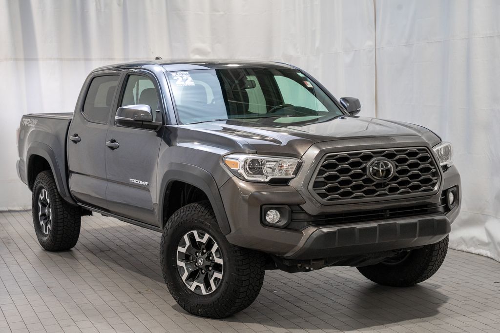 2022 Toyota Tacoma SR5's photo