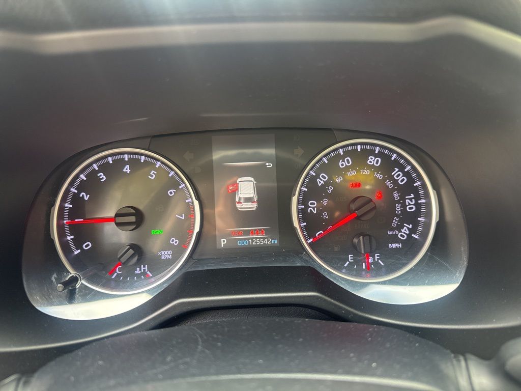 2020 Toyota RAV4 XLE photo 3