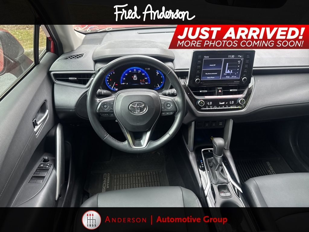 2022 Toyota Corolla Cross XLE photo 2