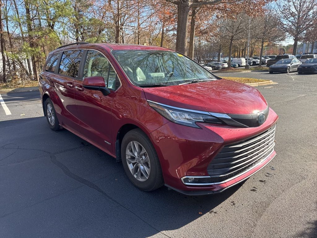Used 2021 Toyota Sienna XLE Minivan/Van