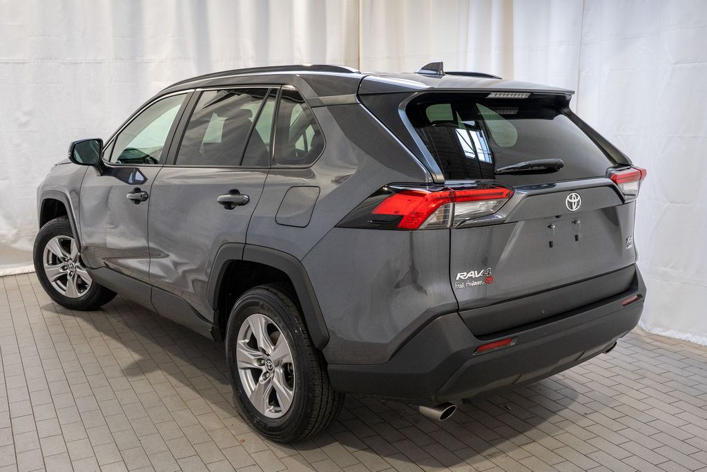 2023 Toyota RAV4 XLE photo 4
