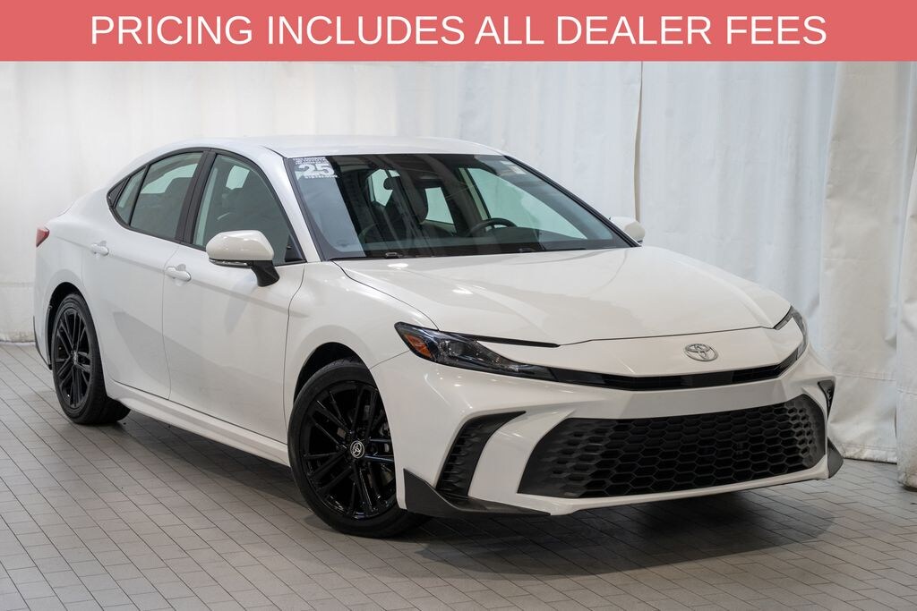 Used 2025 Toyota Camry SE Sedan