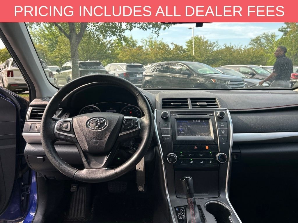 Used 2015 Toyota Camry SE Sedan
