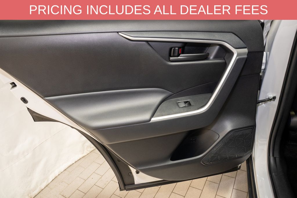 2025 Toyota RAV4 LE - Photo 8