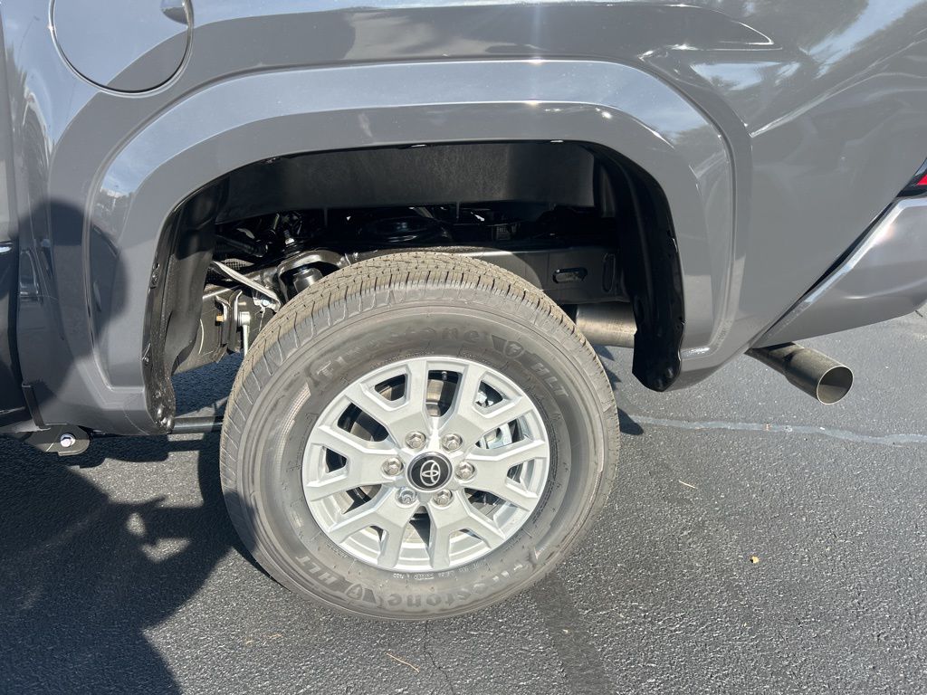 2025 Toyota Tacoma SR5 photo 3