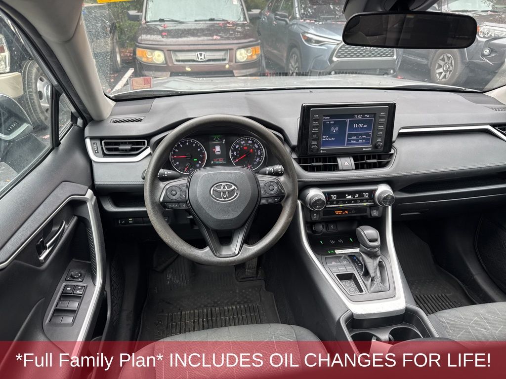 2021 Toyota RAV4 XLE photo 2