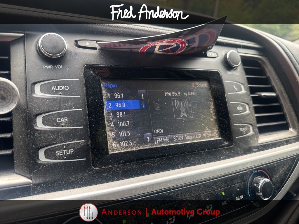 2018 Toyota Highlander LE photo 4
