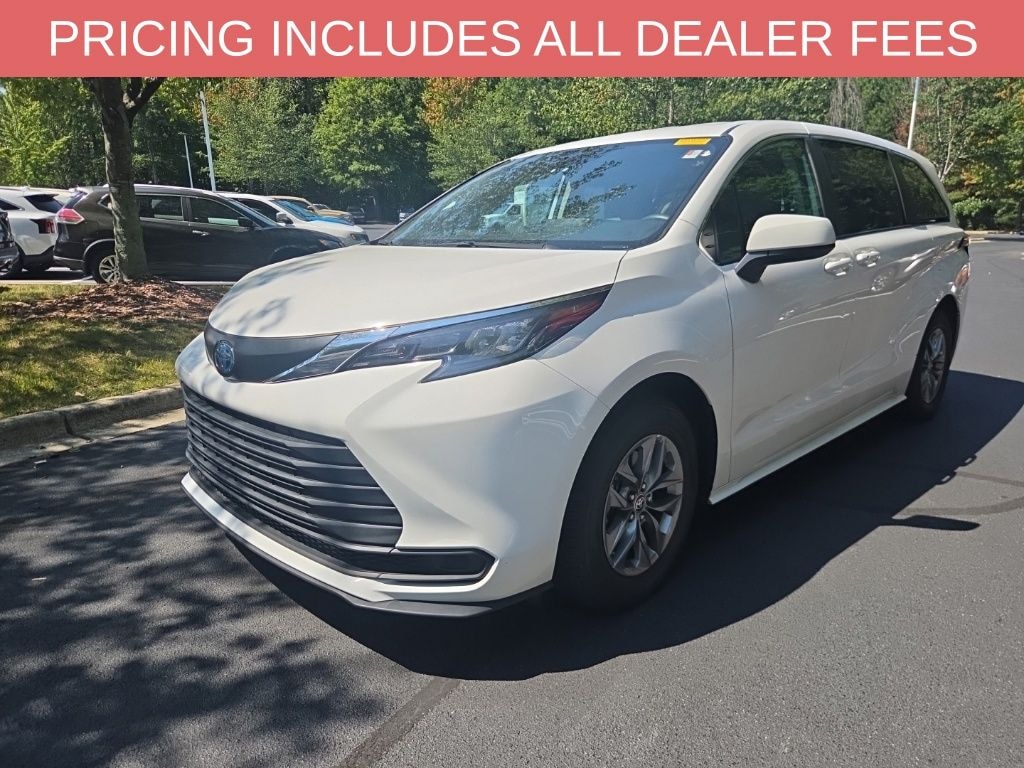 Used 2024 Toyota Sienna LE Minivan/Van