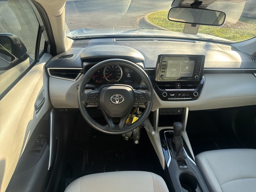 2022 Toyota Corolla Cross L photo 2