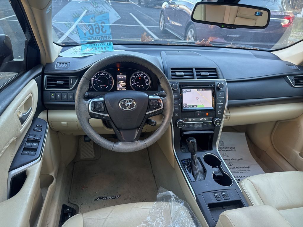 2017 Toyota Camry XLE photo 2