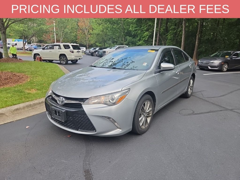 Used 2016 Toyota Camry SE Sedan