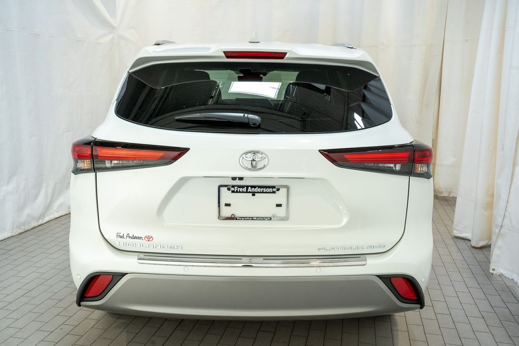 Used 2026 Toyota Highlander Platinum SUV
