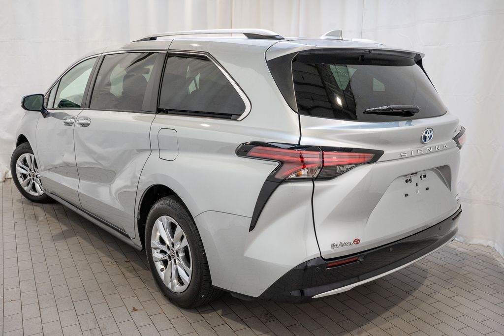 2022 Toyota Sienna Limited photo 4