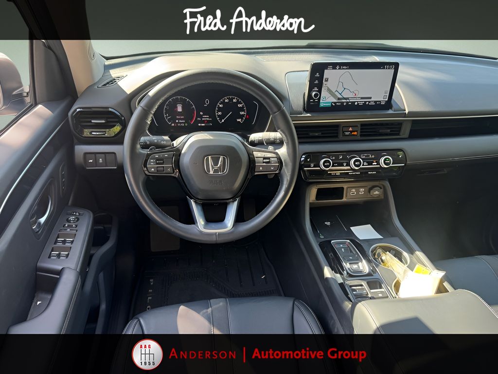 2023 Honda Pilot Touring photo 2