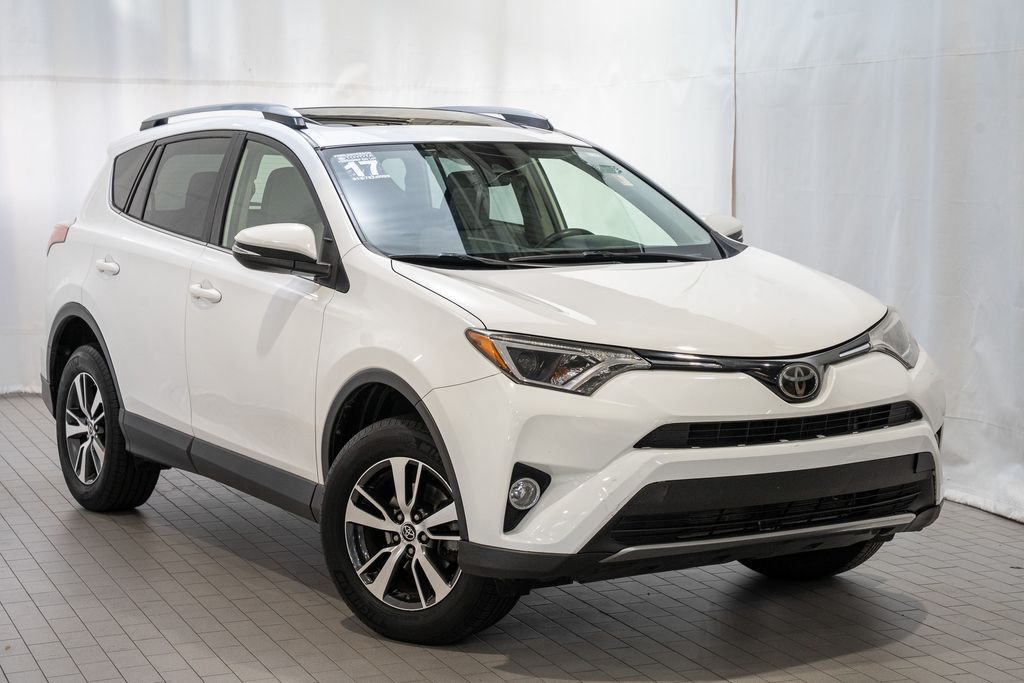 2017 Toyota RAV4 XLE's photo