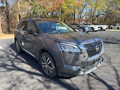 2022 Nissan Pathfinder Platinum SUV
