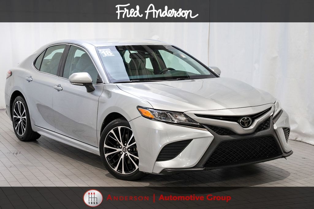 Used 2018 Toyota Camry SE Sedan
