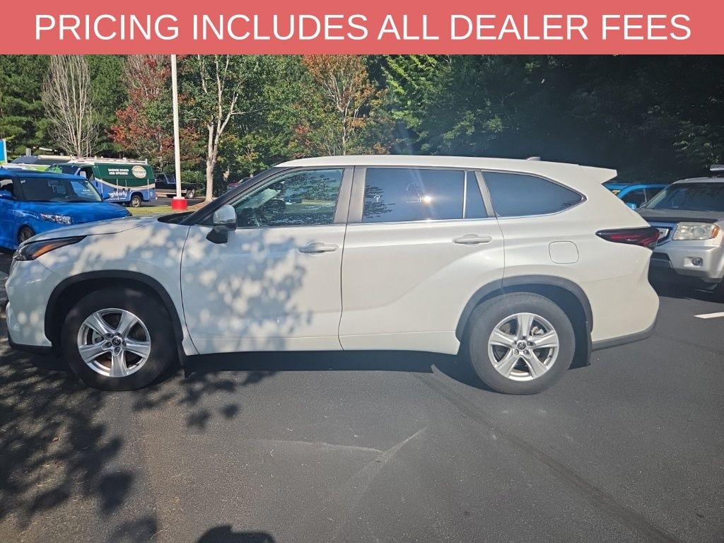 Used 2025 Toyota Highlander LE SUV