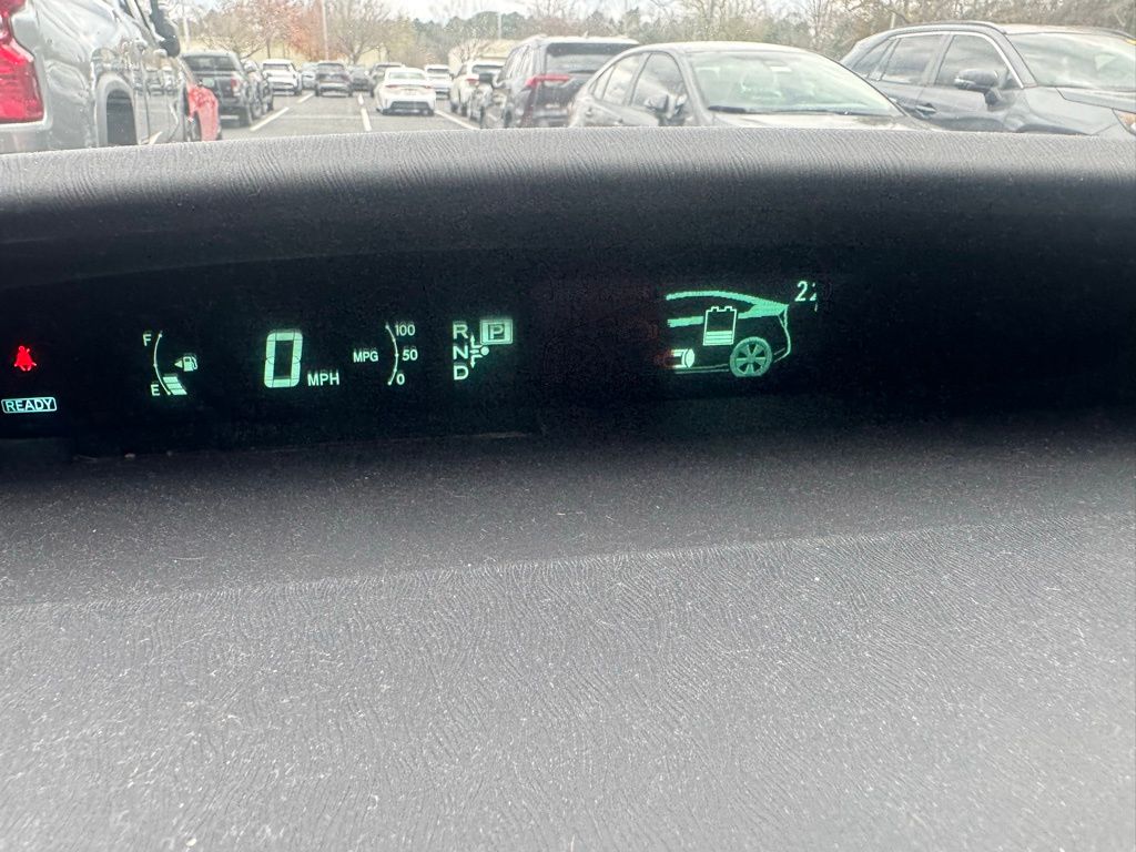 2010 Toyota Prius Three photo 3