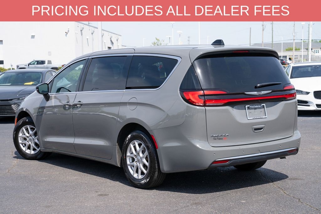 Used 2025 Chrysler Pacifica Select Minivan/Van