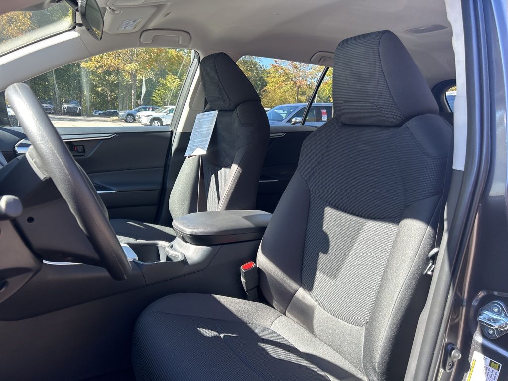 2025 Toyota RAV4 LE photo 3