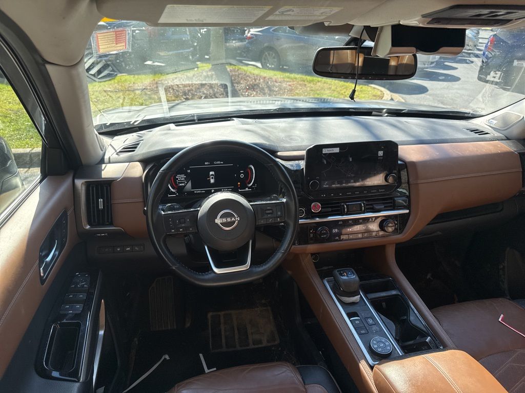 2022 Nissan Pathfinder Platinum photo 2