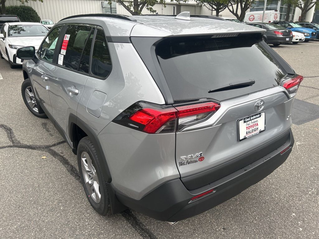 2025 Toyota RAV4 XLE photo 3