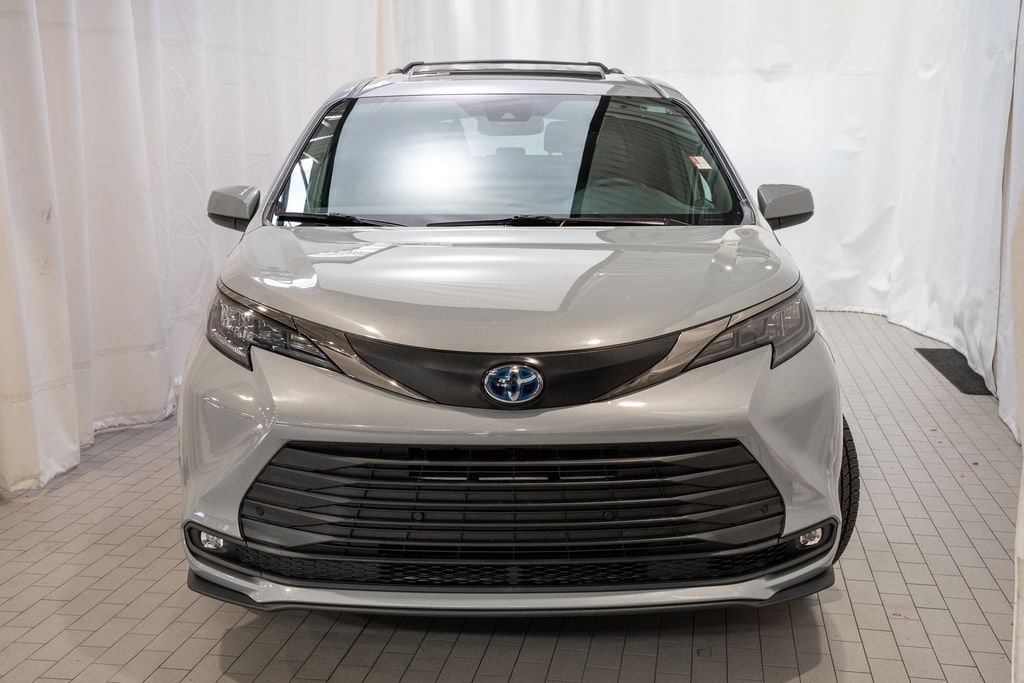 Used 2022 Toyota Sienna Woodland Edition Minivan/Van