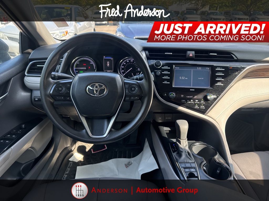 2020 Toyota Camry Hybrid LE photo 2