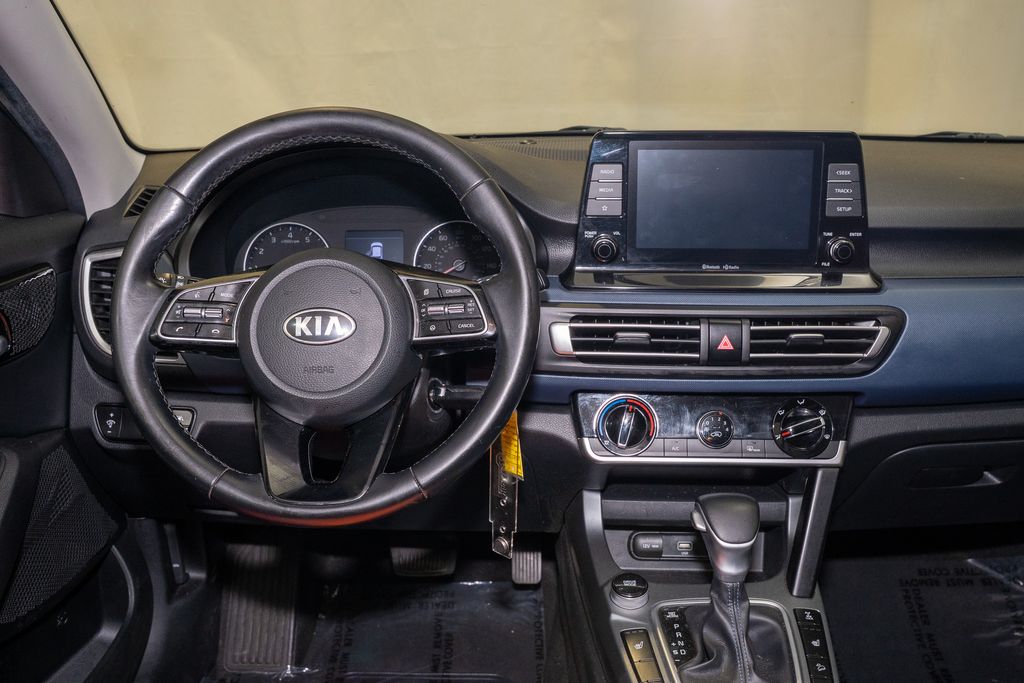 2021 Kia Seltos S photo 2